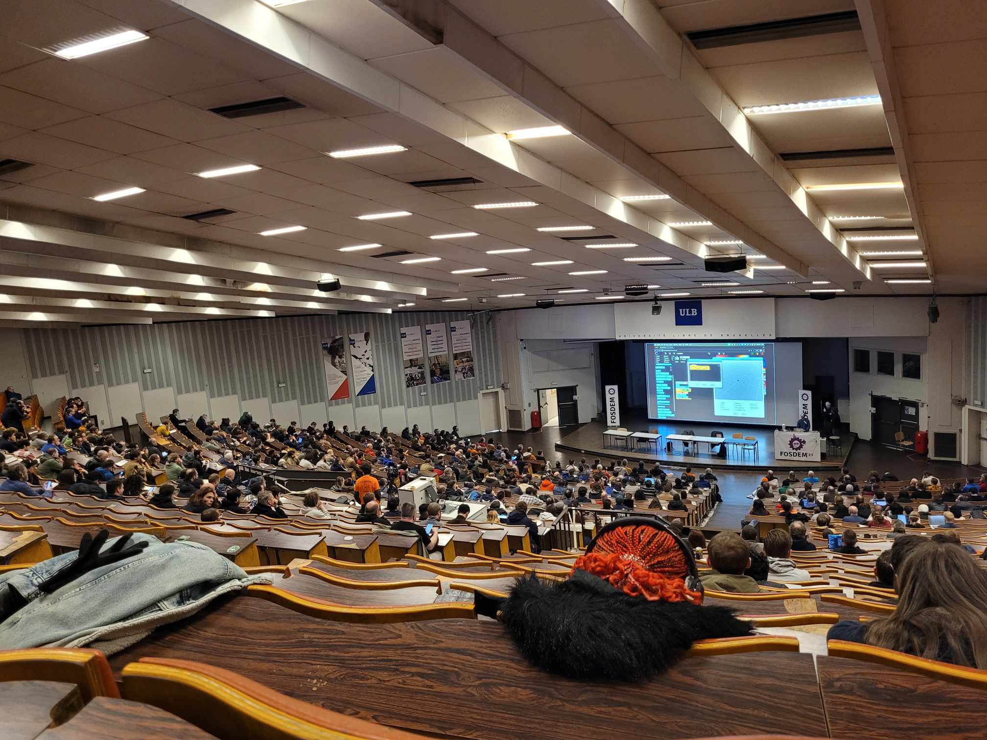 /images/fosdem-2025/lectures.jpg